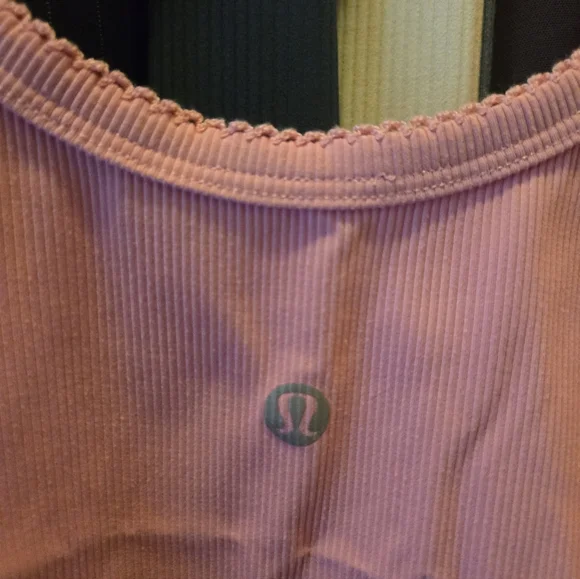 NWOT lululemon cropped ribbed tank top - Candy Cloud Pink sz S - Picture 2 of 3